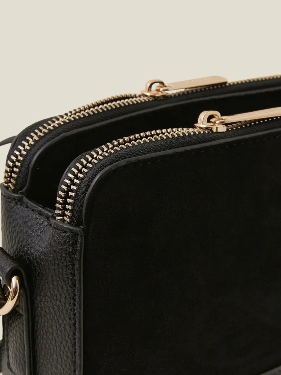 Accessorize klassieke suèdeachtige crossbodytas