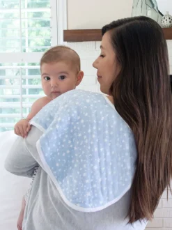 Aden + anais verpakking van 2 katoenen Rising Star babyslabbetjes van 100% katoen