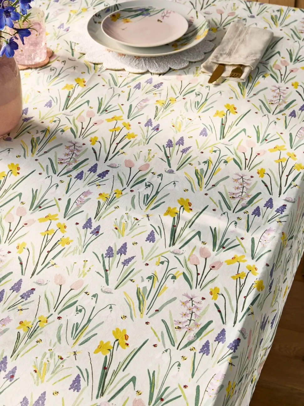 Afneembaar tafelkleed met lila bloemenprint
