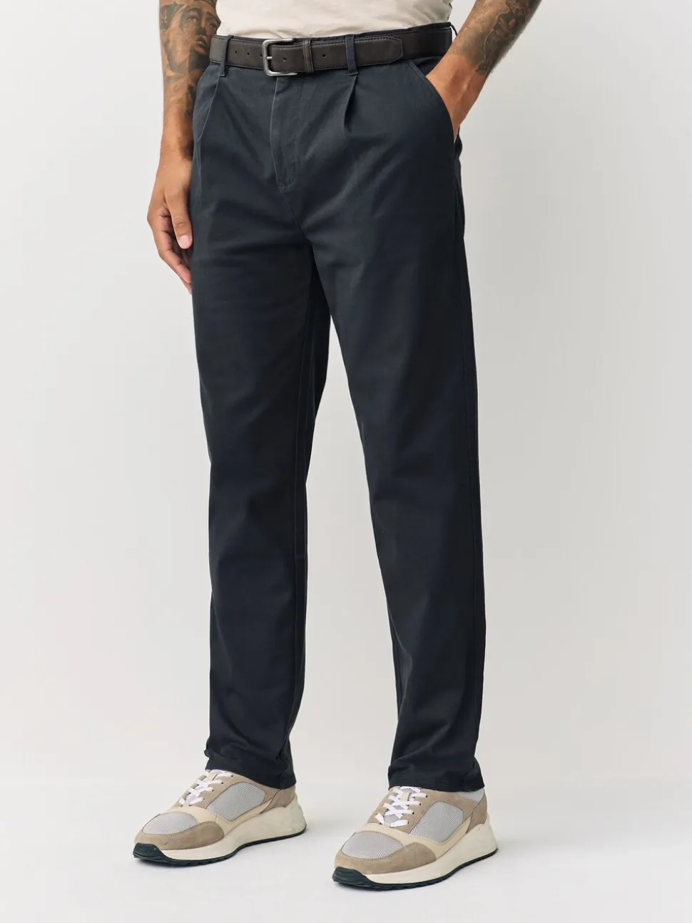 Antraciet - Belted Soft Touch Pleated Chino Trousers