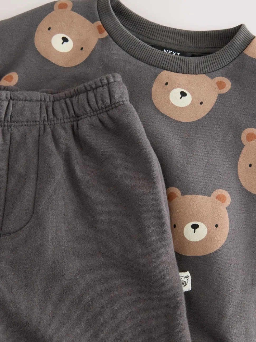 Antracietgrijze beer all-over print - Set met sweatshirt en joggingbroek met strepen (3mnd-7jr)