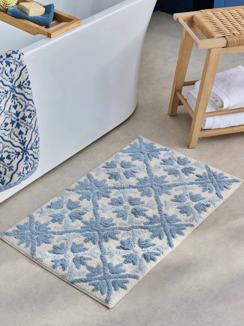 Badmat met geometrische tegelprint