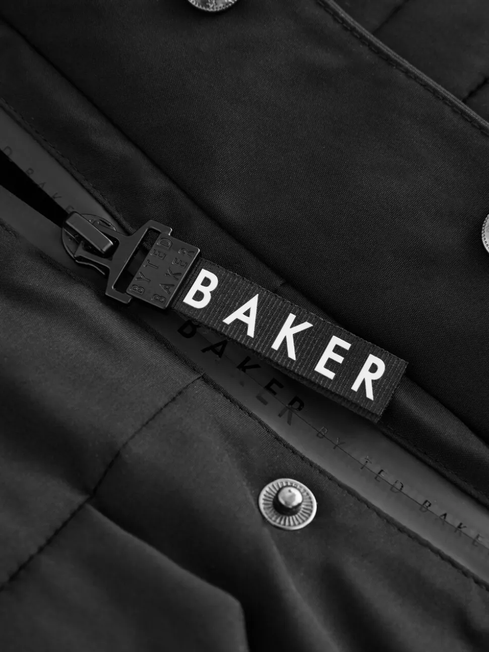 Baker by Ted Baker - Regenbestendige gewatteerde zwarte bomberjas