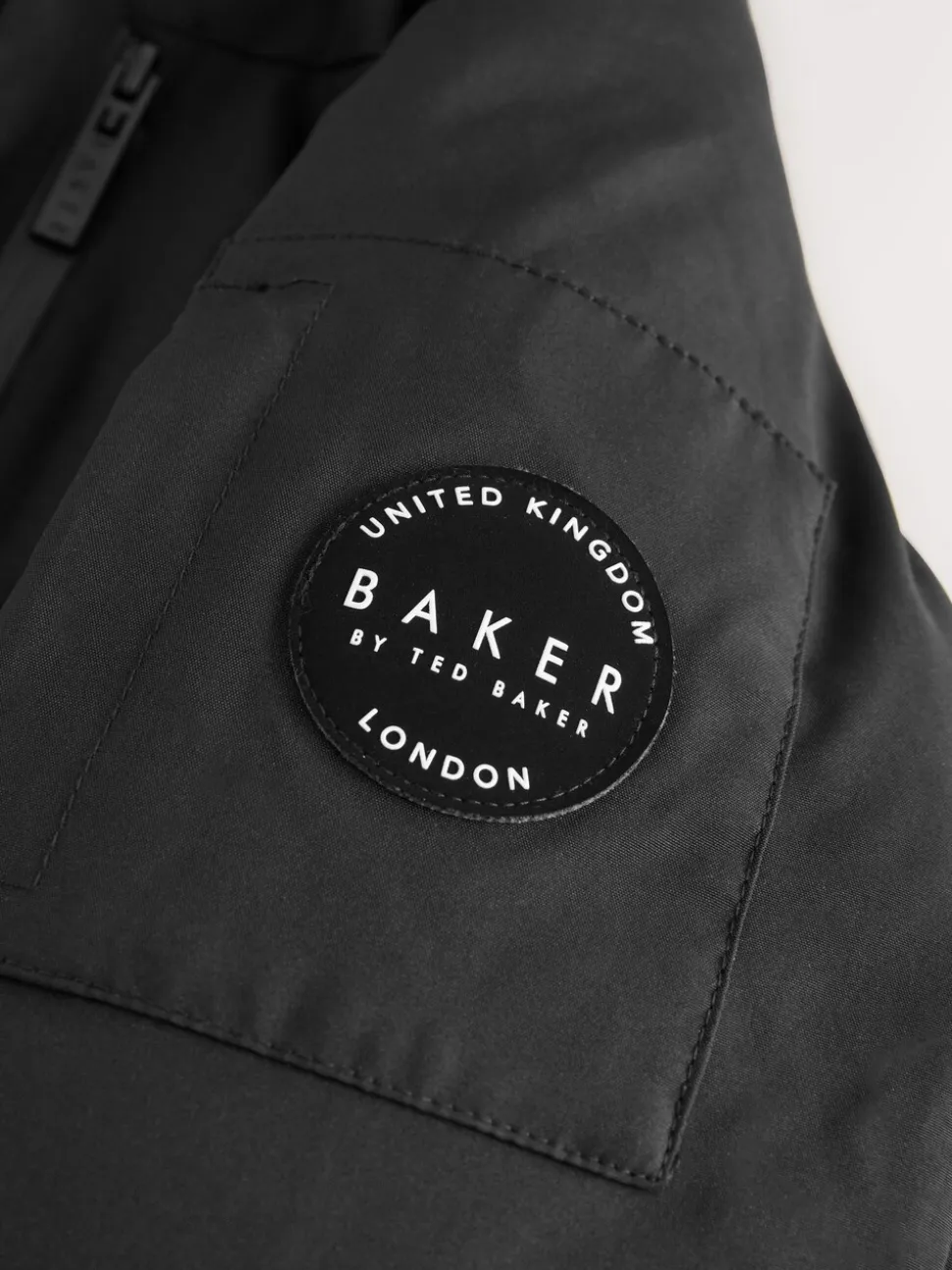 Baker by Ted Baker - Regenbestendige gewatteerde zwarte bomberjas
