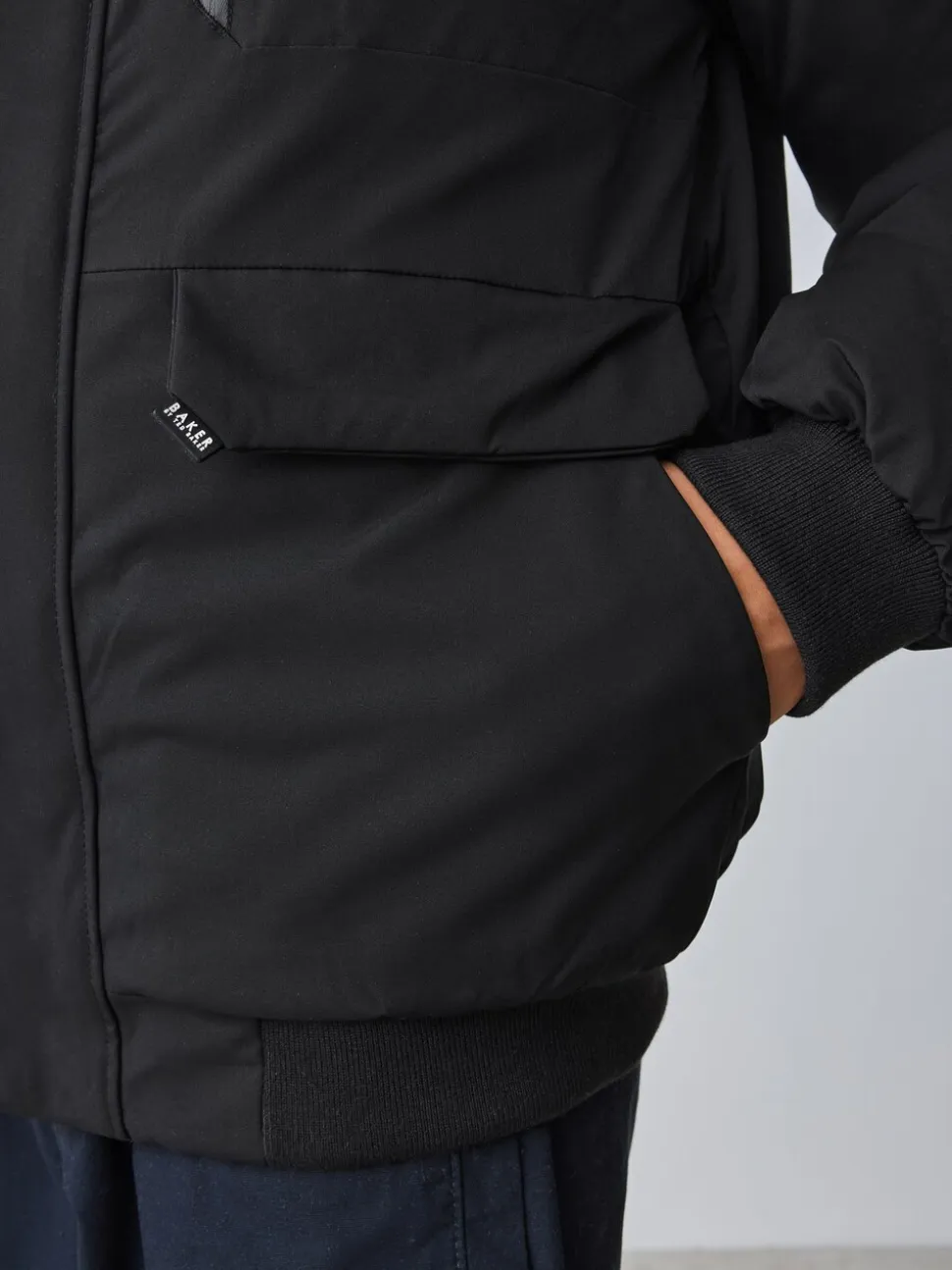 Baker by Ted Baker - Regenbestendige gewatteerde zwarte bomberjas
