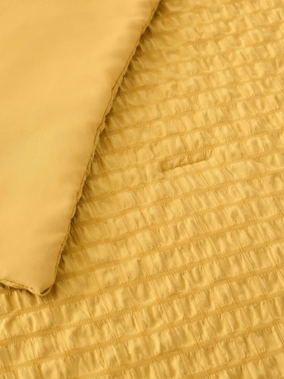 Beddensprei van kreukstof met textuur