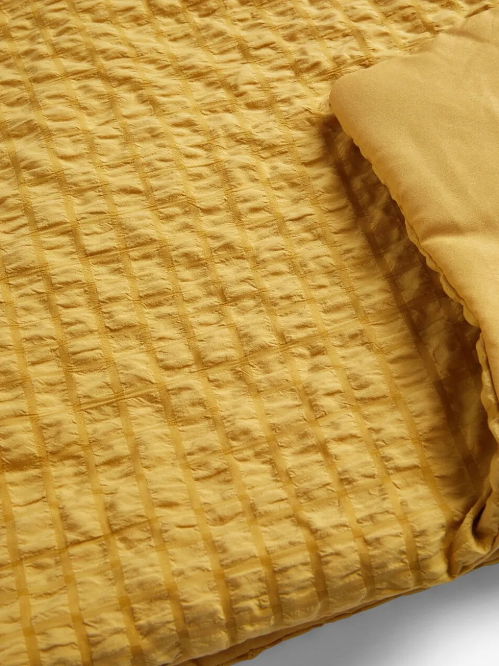 Beddensprei van kreukstof met textuur