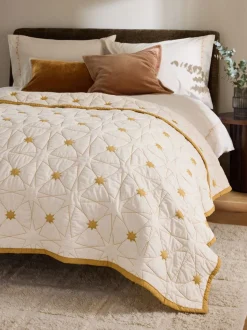 Bedsprei met geborduurde sterren