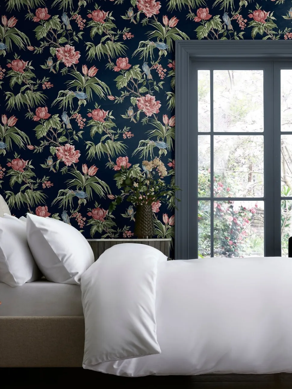 Behang met vogels en bloemen