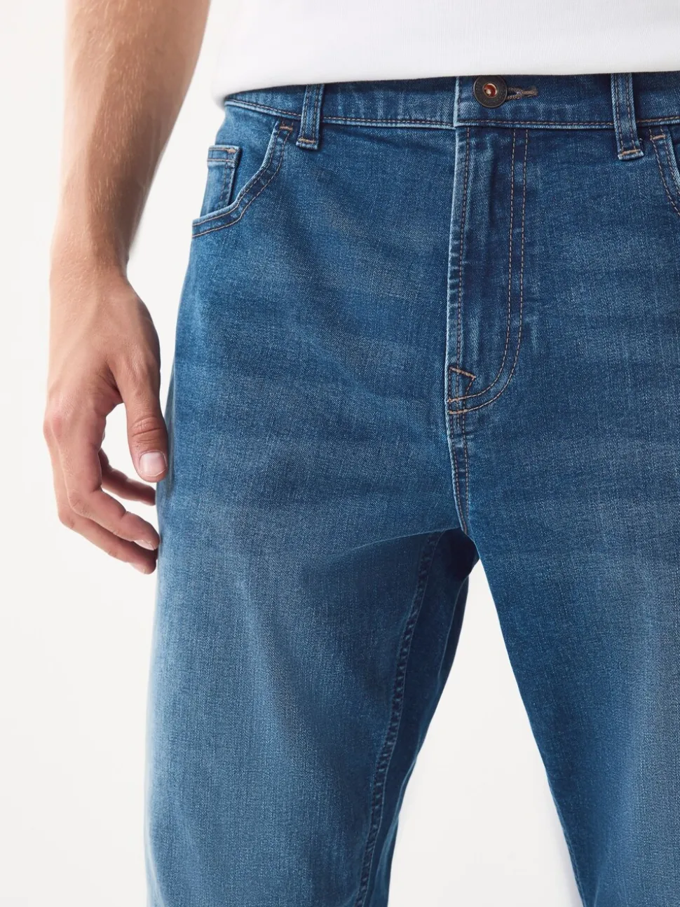 Blauw - Klassieke stretchjeans met standaard taps toelopende pasvorm