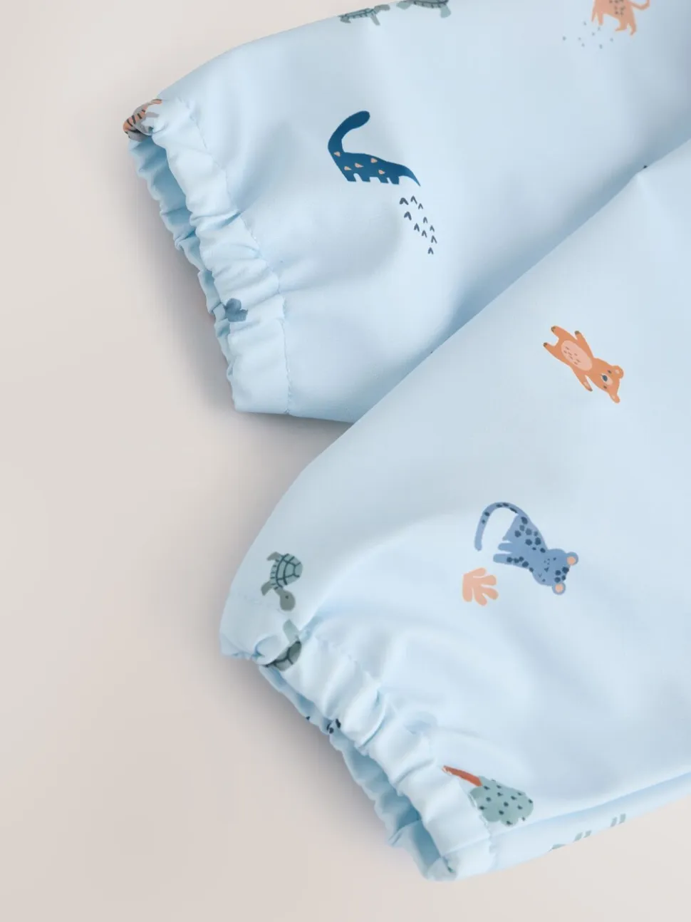Blauw Dino Jungle - Slabbetje met mouwen voor spenen en voeden