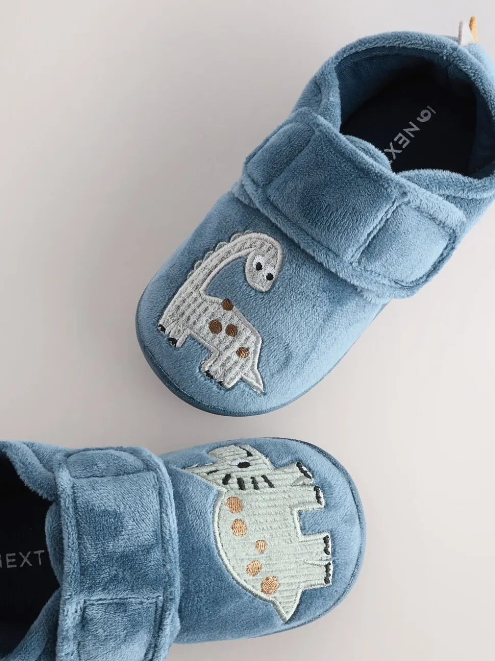 Blauw met dinosaurus - Warm gevoerde pantoffels met kuipzool