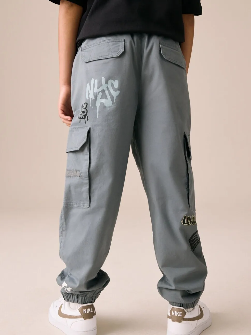 Blauw met graffitiprint - Cargobroek (3-16 jr)