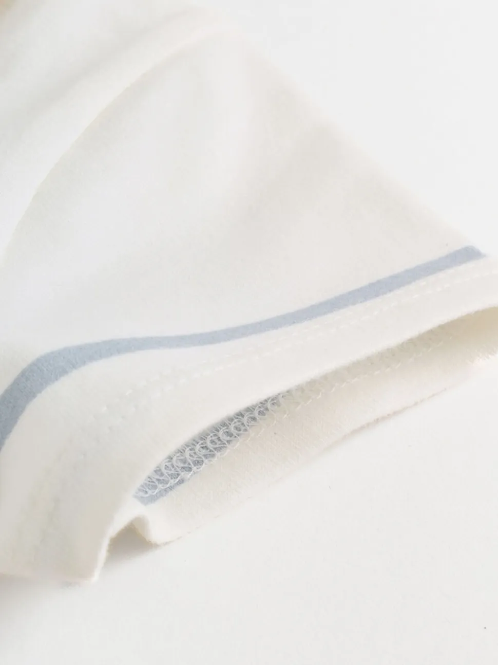 Blauw met wit gestreept - Verpakking van 2 jersey babyrompertjes