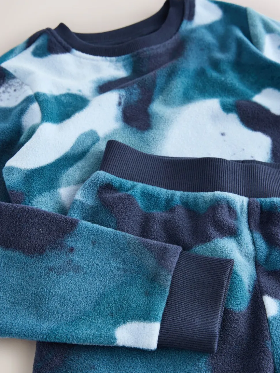 Blauwe camouflage spray - Enkele behaaglijke fleece pyjama (3 - 16 jr)