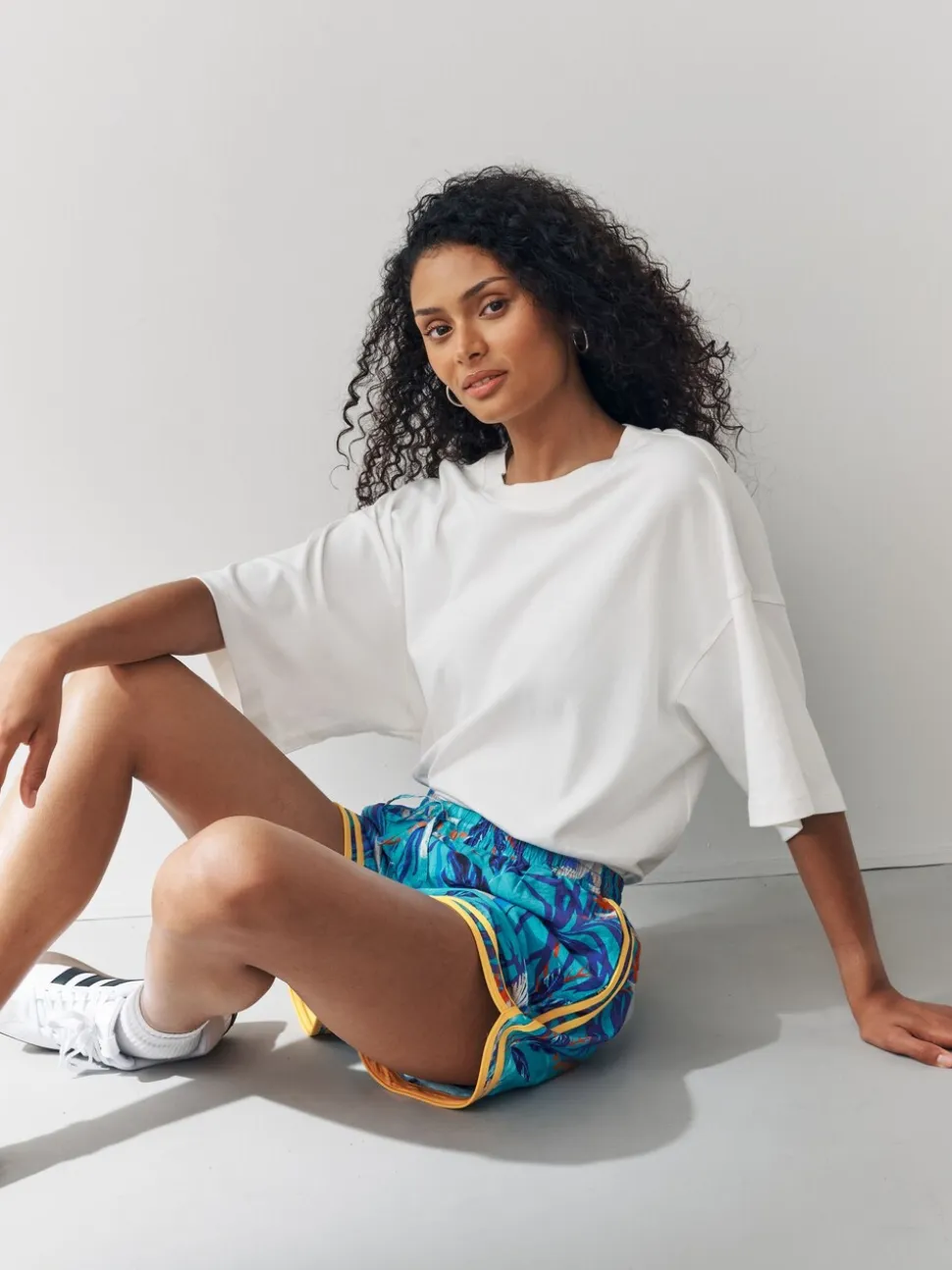 Blauwe print - Sportshort met contrasterende Streep