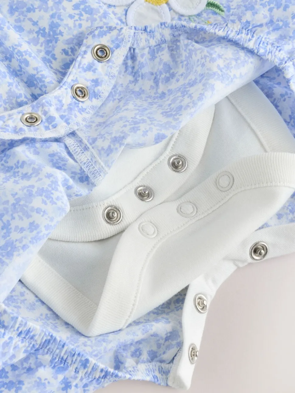 Blauw/wit met bloemenprint - Babyset van rompertje met korte mouwen en bretelbroek (0mnd -2jr)