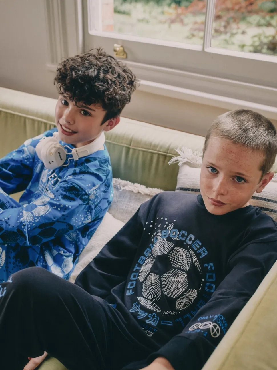 Blauw/zwart met voetbal - Verpakking van 2 pyjama's met lange mouwen (3-16 jr)