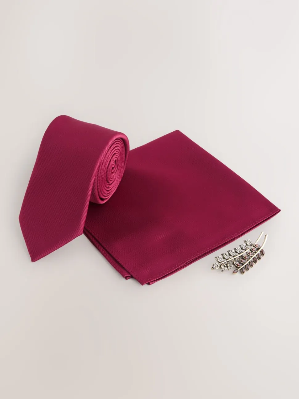 Bordeauxrood - Tie Pocket Square and Brooch Set
