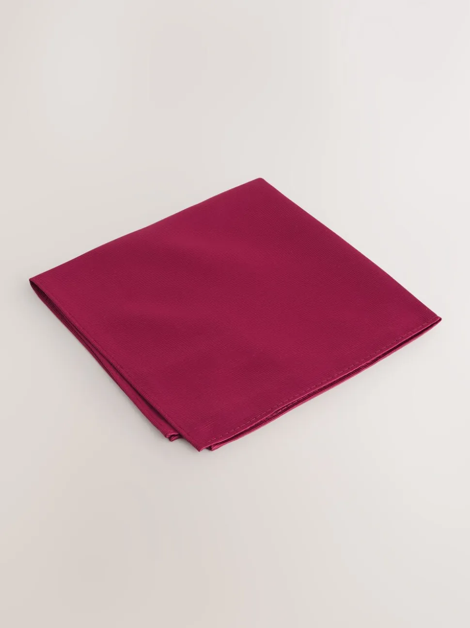 Bordeauxrood - Tie Pocket Square and Brooch Set