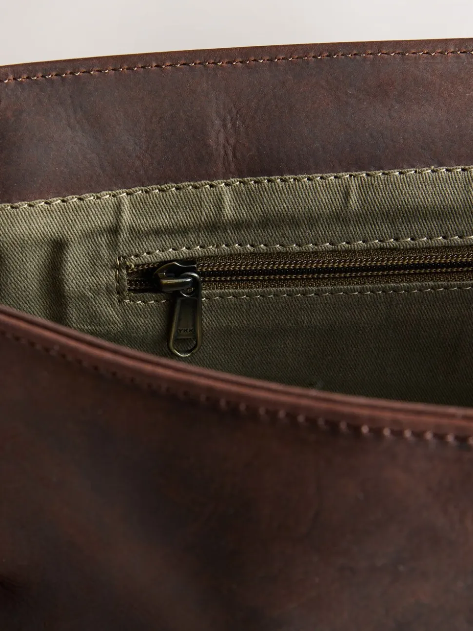 Bruin - 100% Leather Messenger Bag