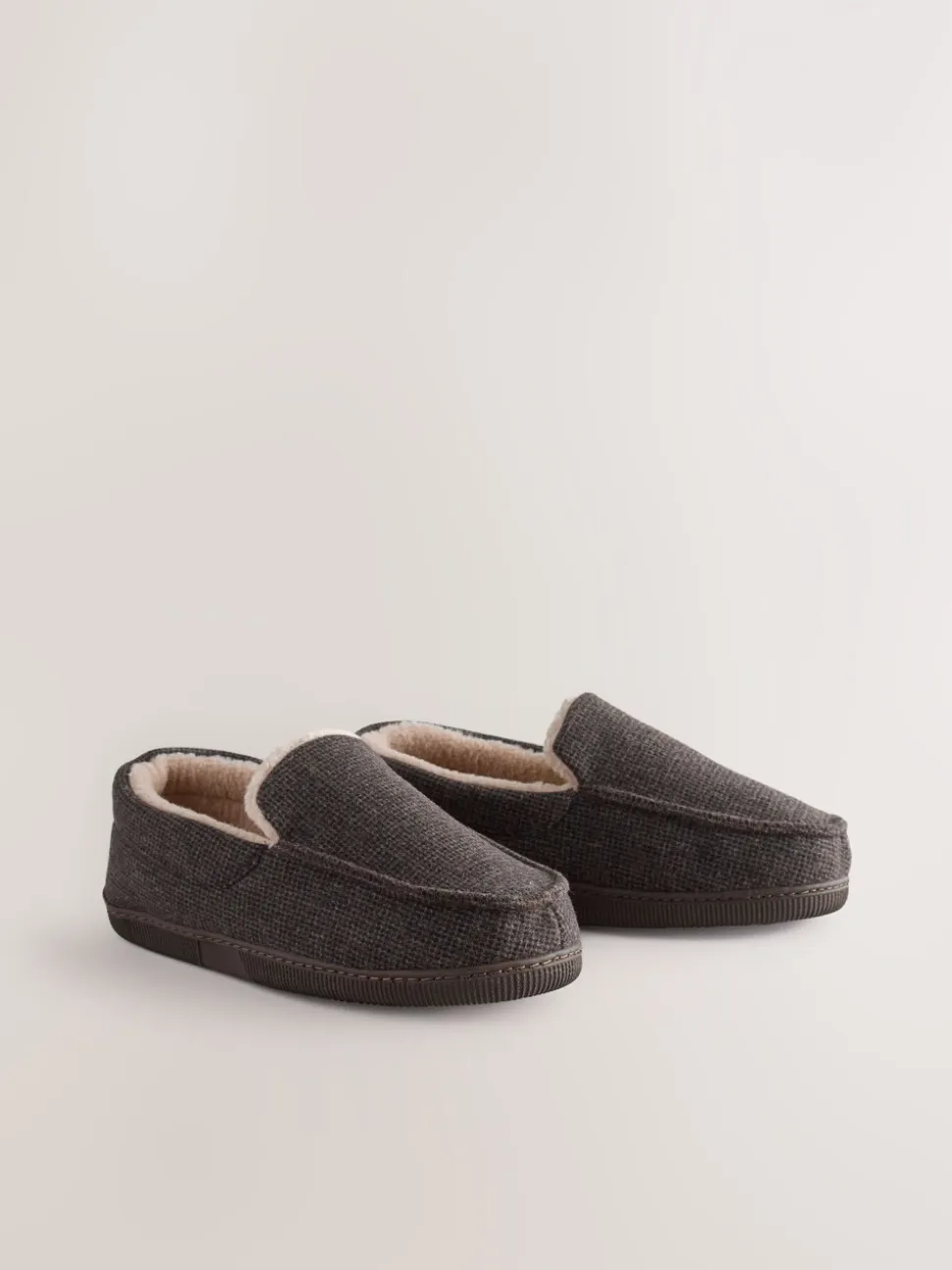 Bruin - Closed Back Textured Slippers