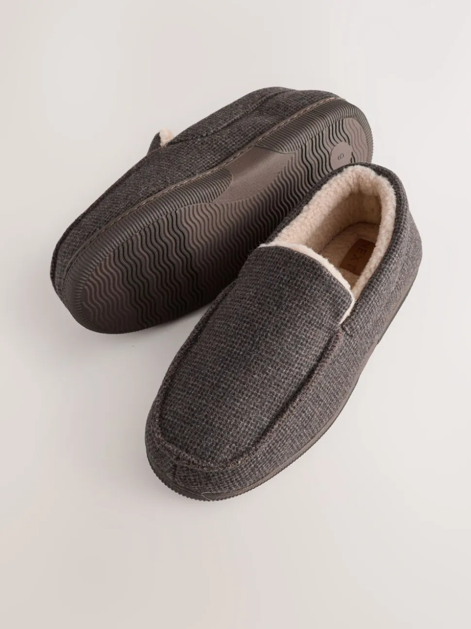 Bruin - Closed Back Textured Slippers
