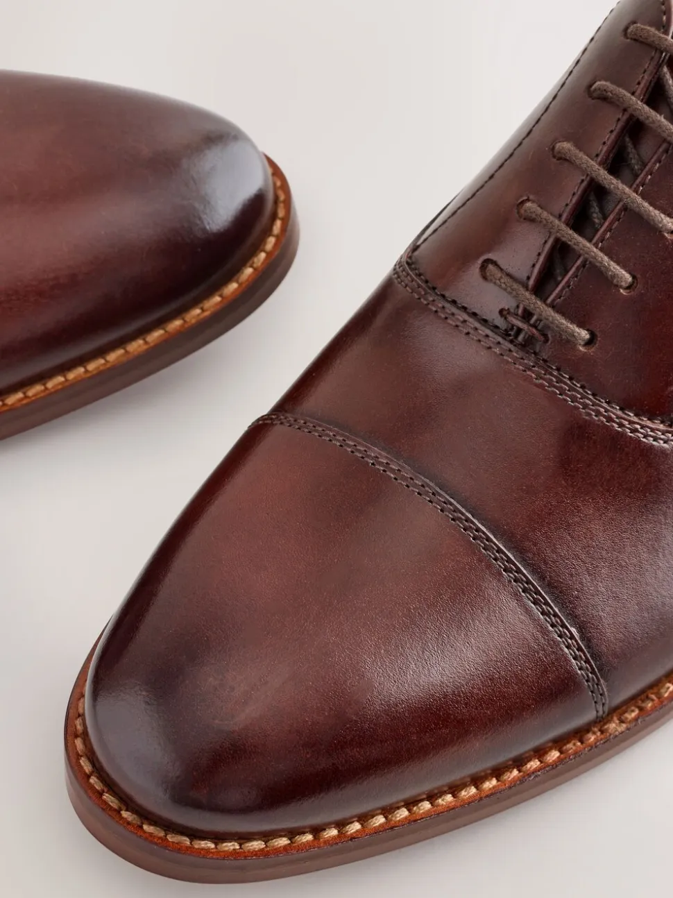 Bruin - Contrast Sole Leather Oxford Toecap Shoes