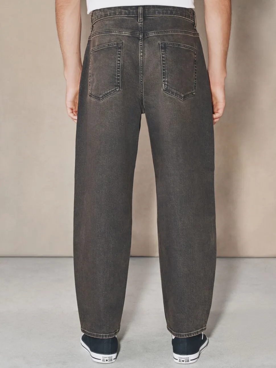 Bruin - EDIT Barrel Fit Jeans