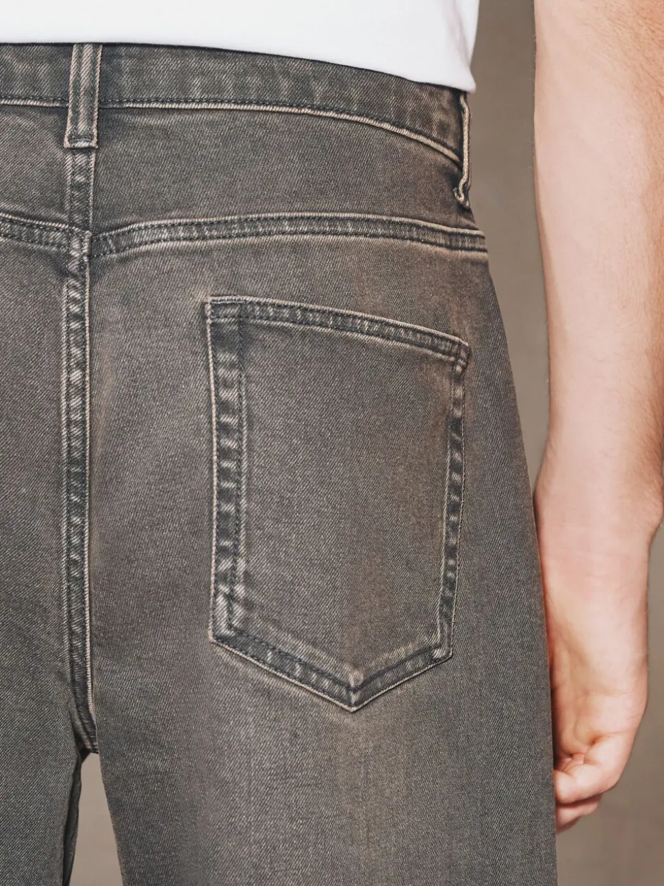 Bruin - EDIT Barrel Fit Jeans