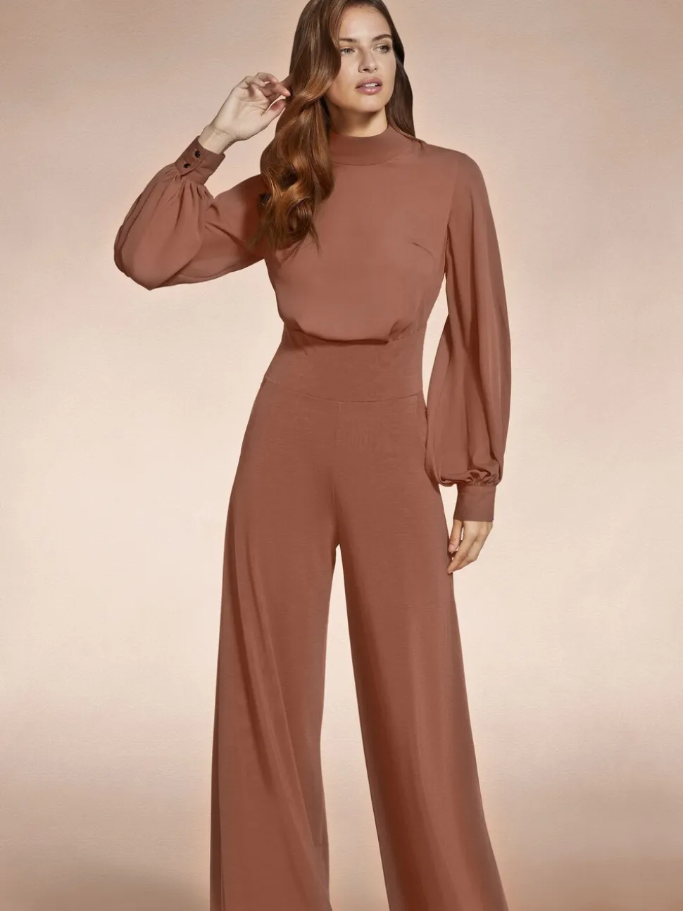 Bruin - HotSquash jumpsuit met wijde pijpen en blousonmouwen