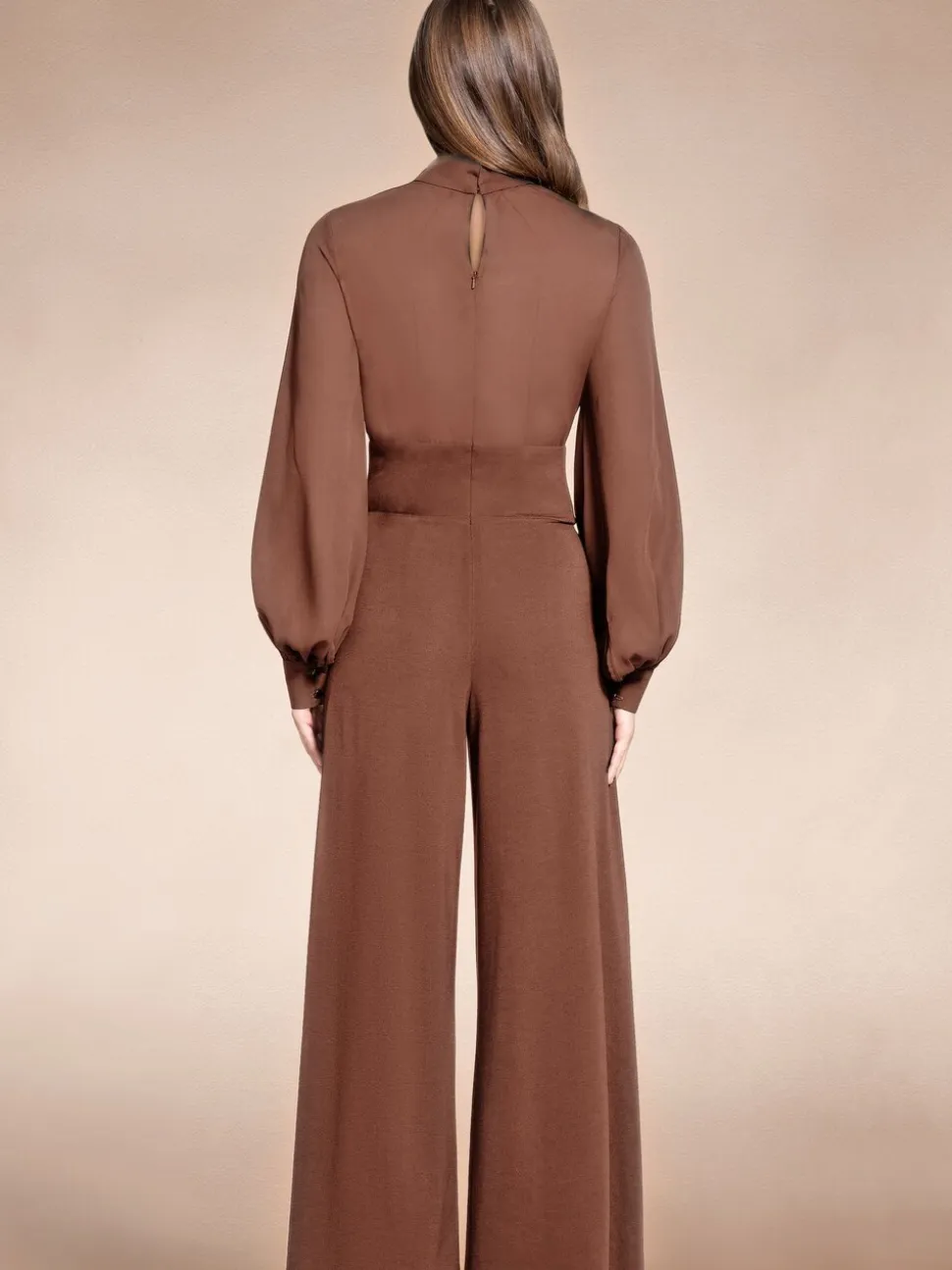 Bruin - HotSquash jumpsuit met wijde pijpen en blousonmouwen