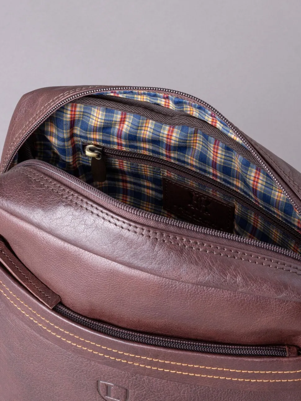 Bruin - Lakeland Leather kleine Keswick Messenger Bag