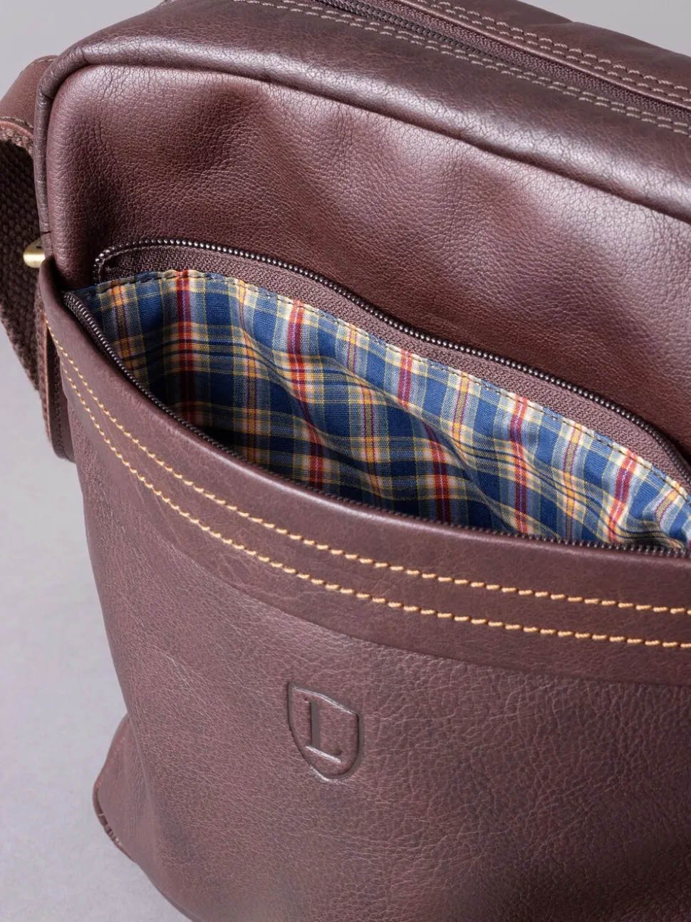 Bruin - Lakeland Leather kleine Keswick Messenger Bag