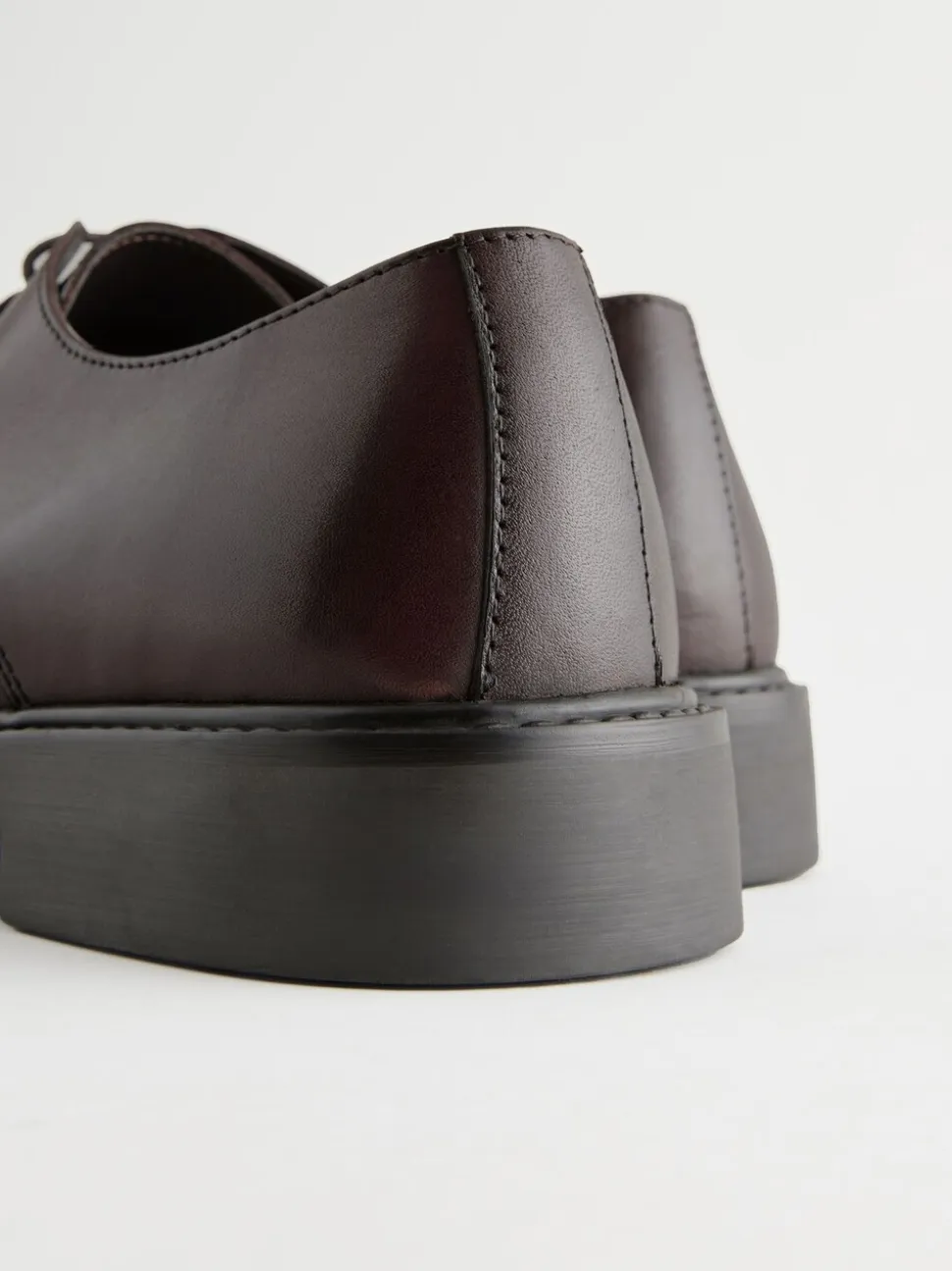 Bruin - Leren schoenen met contrasterende neus