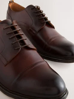Bruin - Leren schoenen met contrasterende neus