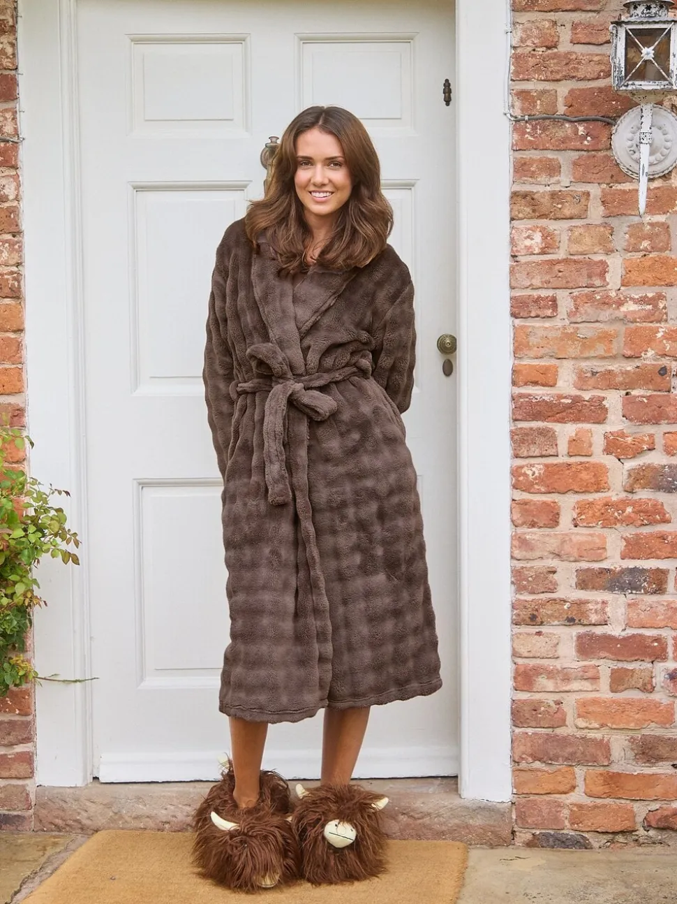 Bruin - Loungeable Bubble Cut Fleece Shawl Collar Midi Dressing Gown