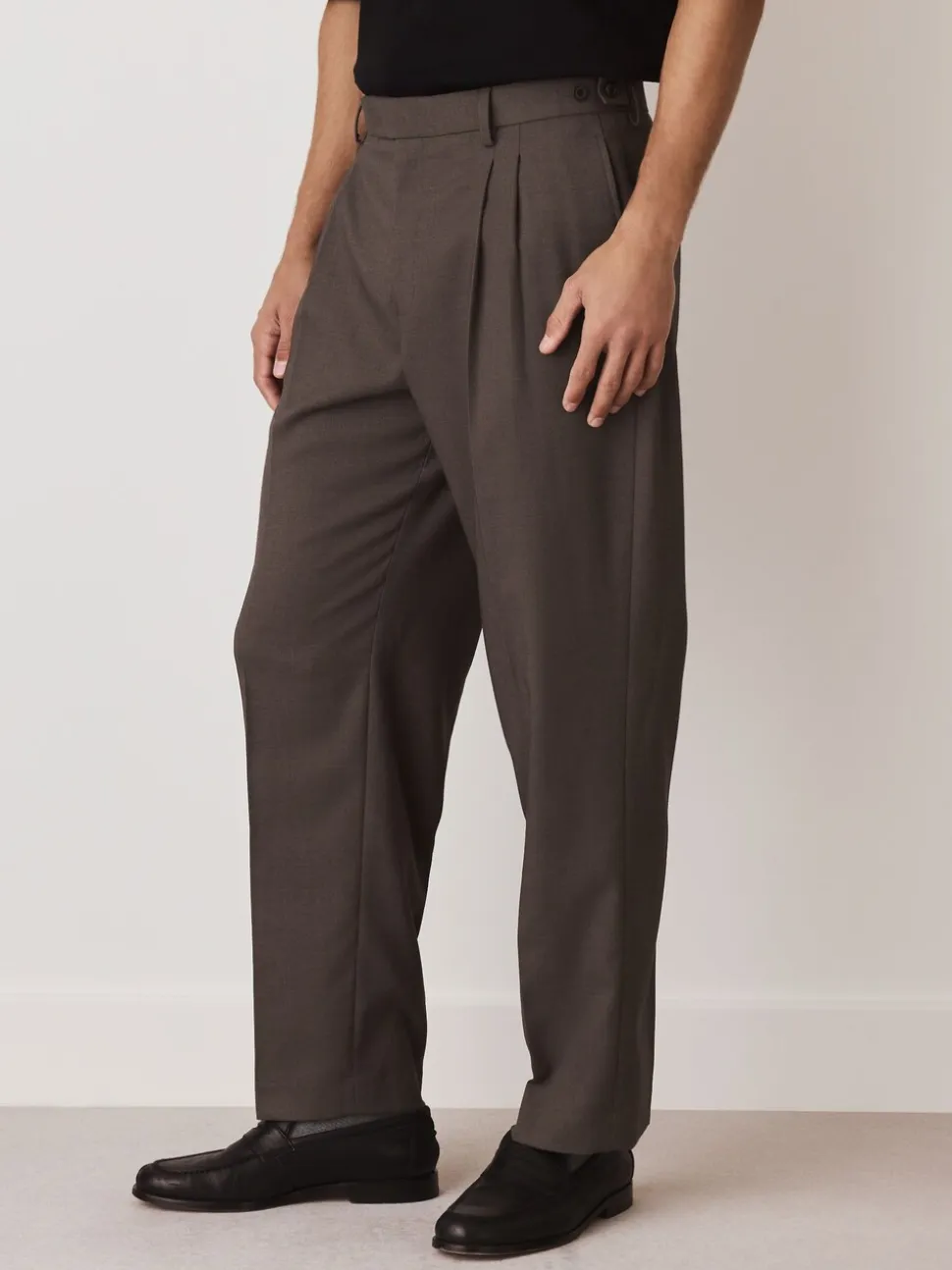 Bruin - Relaxed Fit Smart Pleated Trousers