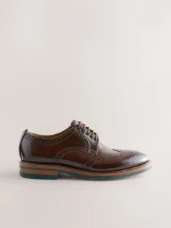 Bruin - Standaard pasvorm - Leren brogues met contrasterende dikke zool
