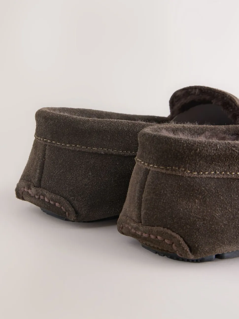 Bruin - Suède mocassinpantoffels met voering van imitatiebont