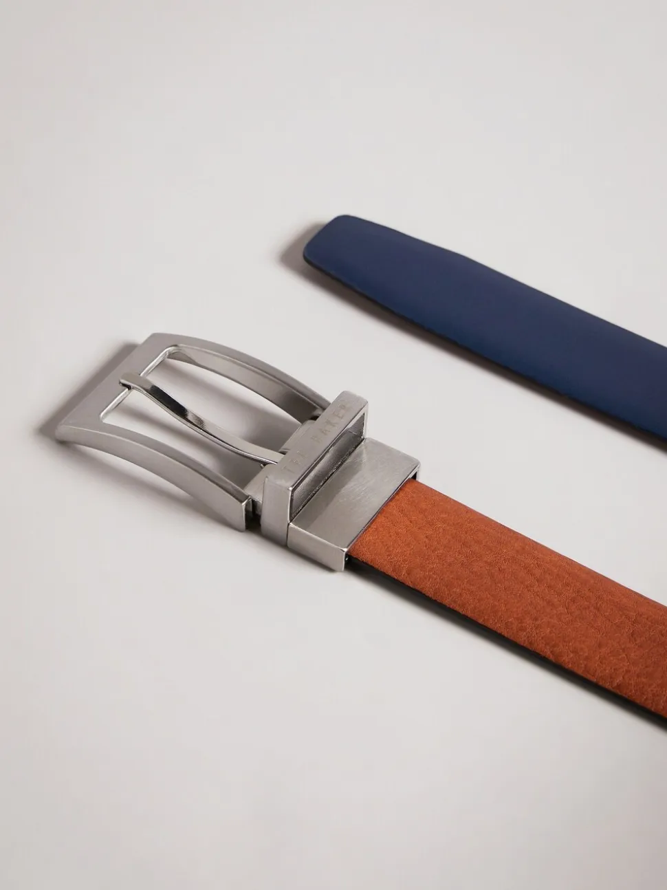Bruin - Ted Baker omkeerbare leren Karmer riem