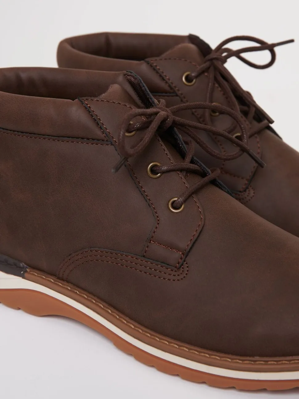 Bruin - Threadbare Lace-Up Boots