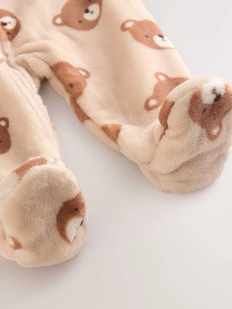 Bruin met beer - Fleece babypyjama