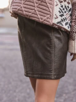 Bruin met distressed-effect - Minirok van imitatieleer