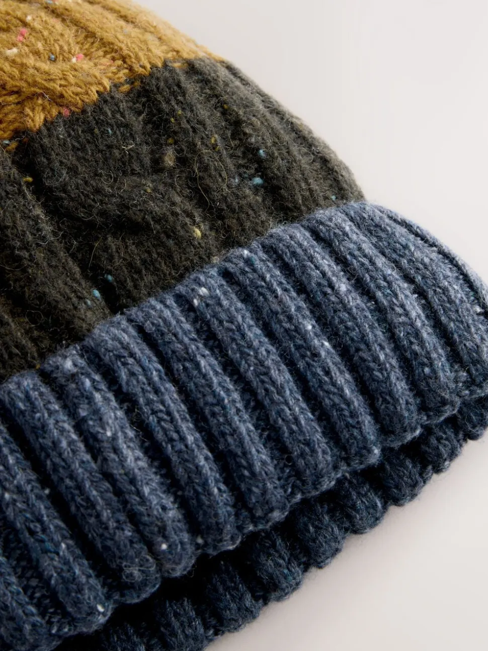 Cable Knit Stripe - Muts met pompon