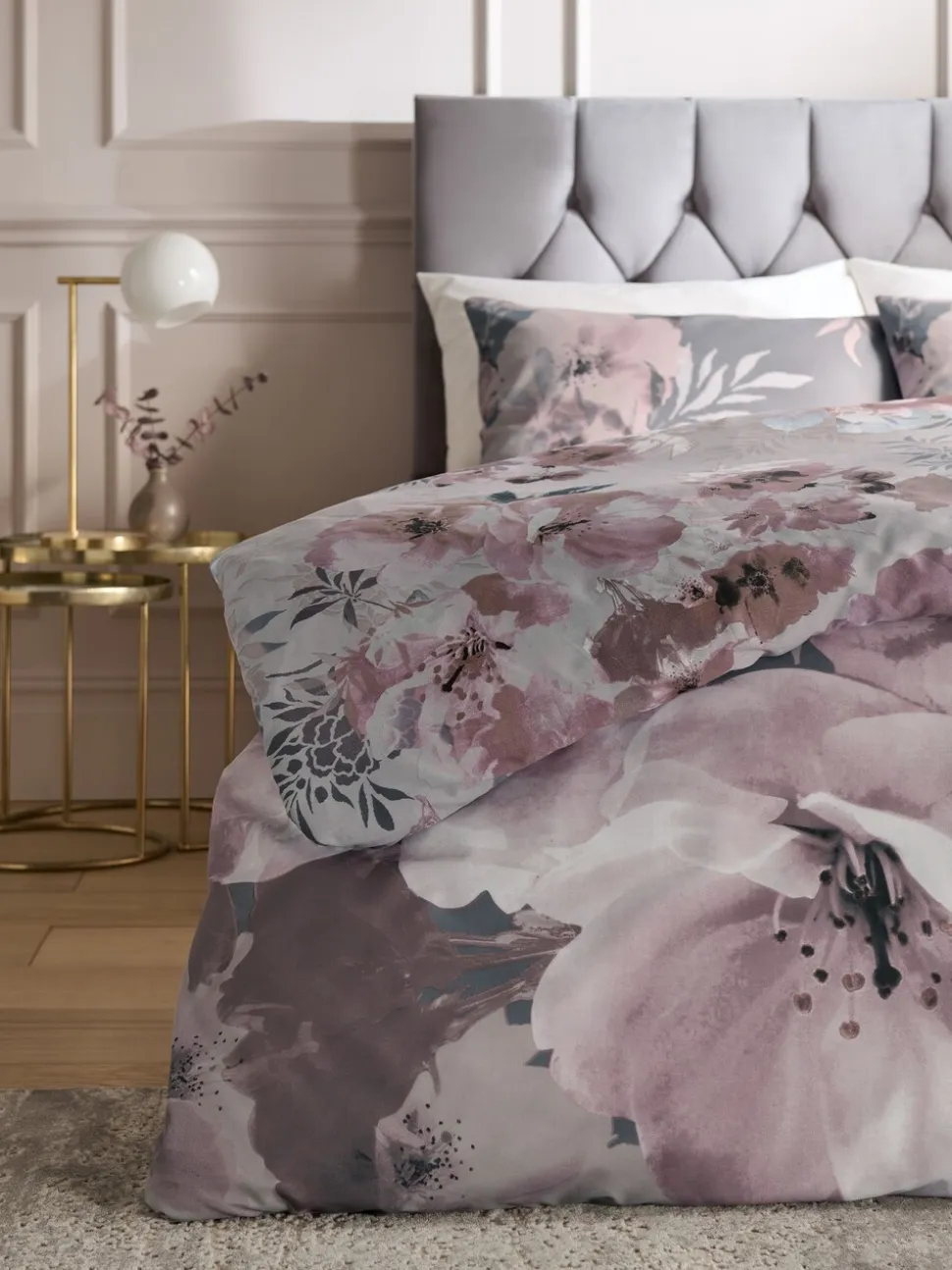Catherine Lansfield - Dramatic - Set van dekbedovertrek en kussensloop met bloemenprint