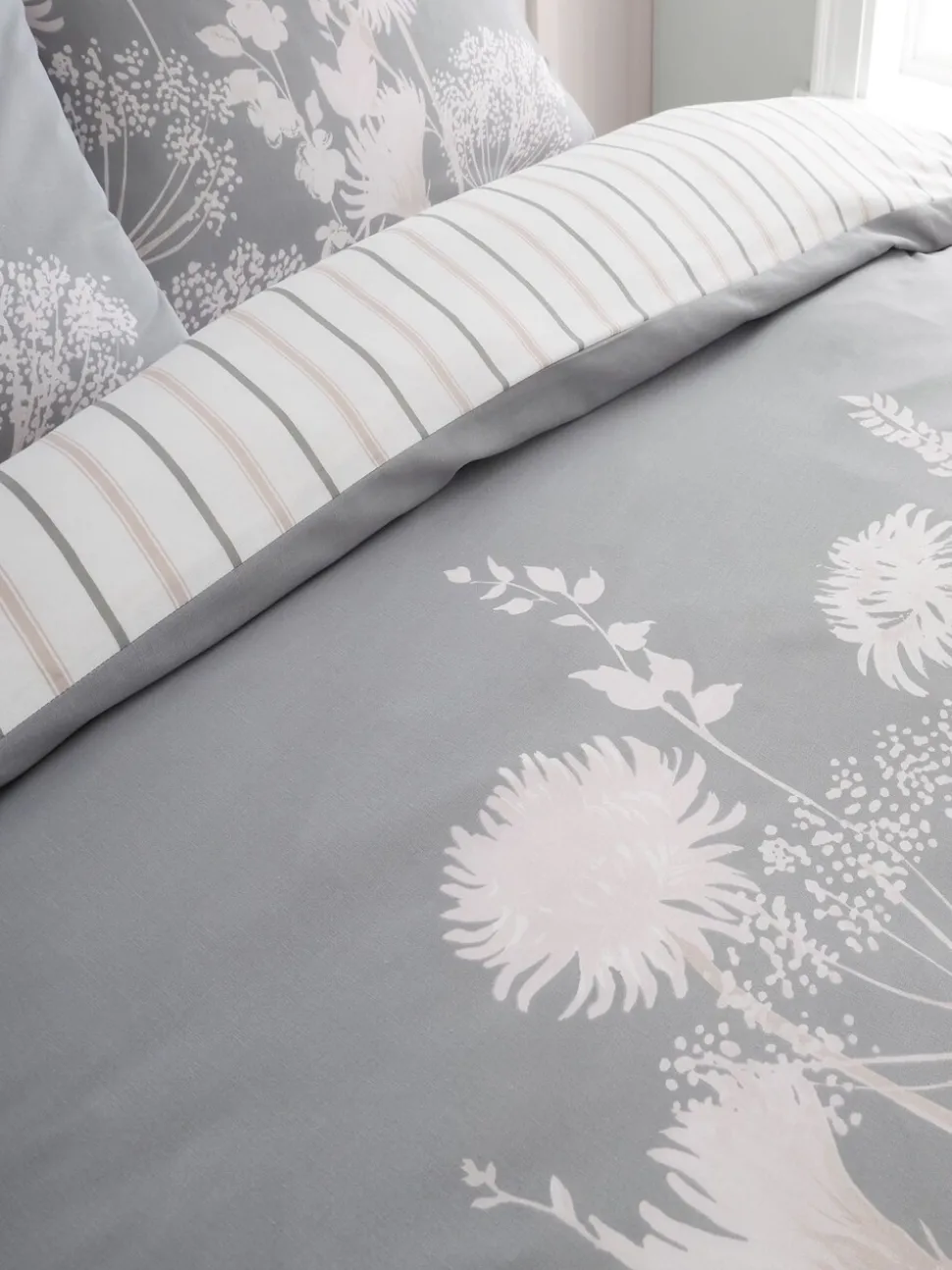 Catherine Lansfield - Meadowsweet omkeerbare dekbedovertrekset met bloemenprint