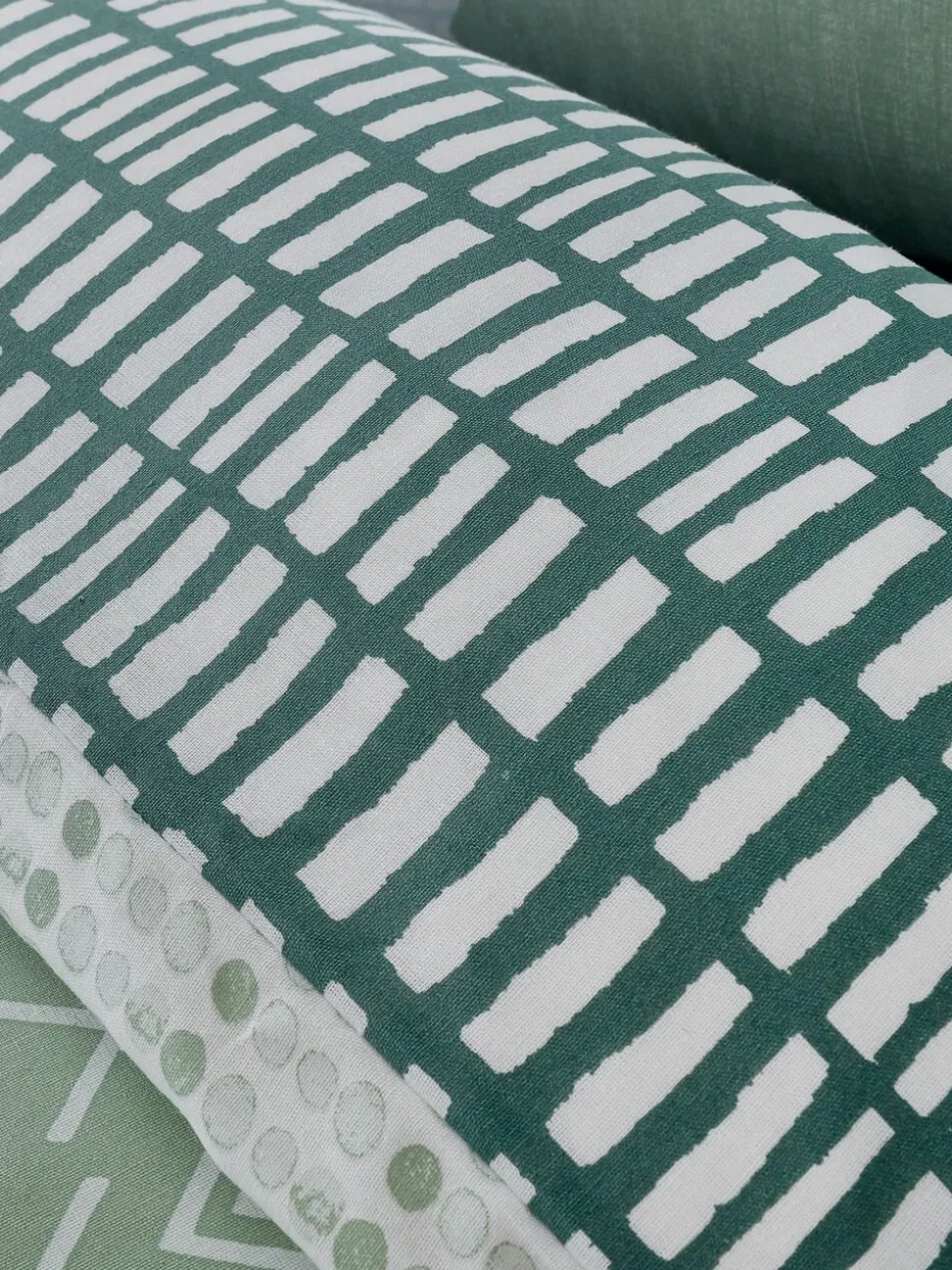 Catherine Lansfield Larsson set van dekbedovertrek en sloop met geometrische print