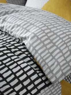 Catherine Lansfield Larsson set van dekbedovertrek en sloop met geometrische print