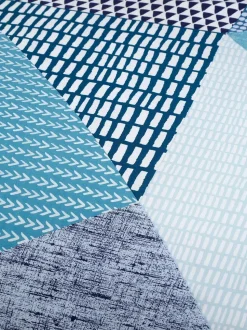 Catherine Lansfield Larsson set van dekbedovertrek en sloop met geometrische print
